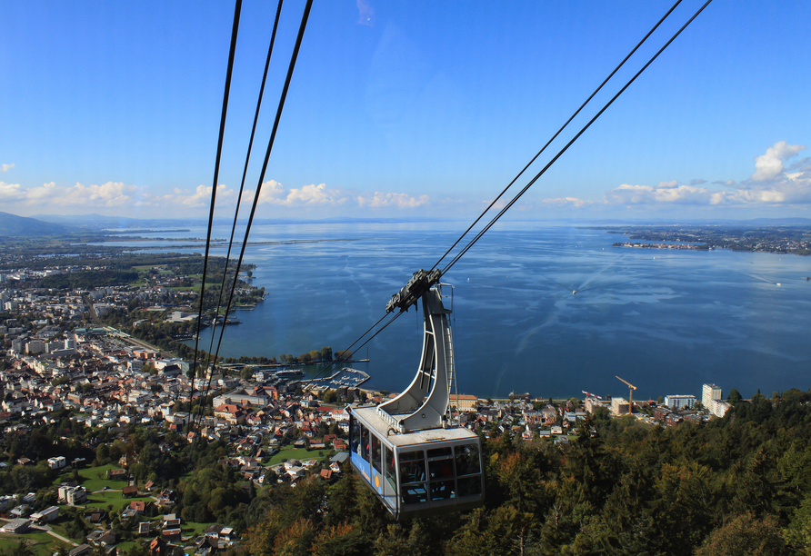 Blick auf Bregenz und den Bodensee von der Pfänderbahn 