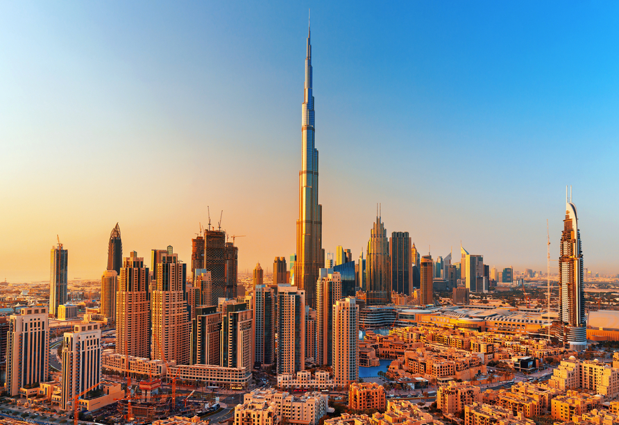 Sie haben die Möglichkeit, den eindrucksvollen Ausblick von der höchsten Aussichtsplattform der Welt, Burj Khalifa At The Top, zu sehen.