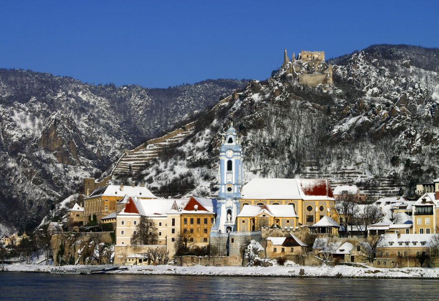 Dürnstein liegt malerisch an der Donau im UNESCO-Weltkulturerbe Wachau.