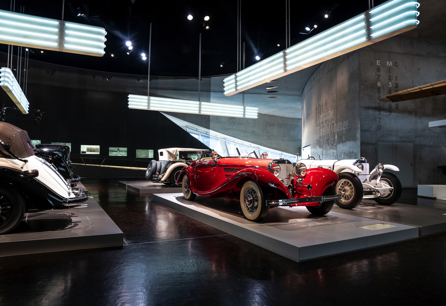 Die faszinierende Welt der Automobilgeschichte im Mercedes-Benz Museum.