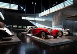 Die faszinierende Welt der Automobilgeschichte im Mercedes-Benz Museum.
