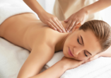 Genießen Sie eine erholsame Massage im Wellnessbereich Ihres Hotels.