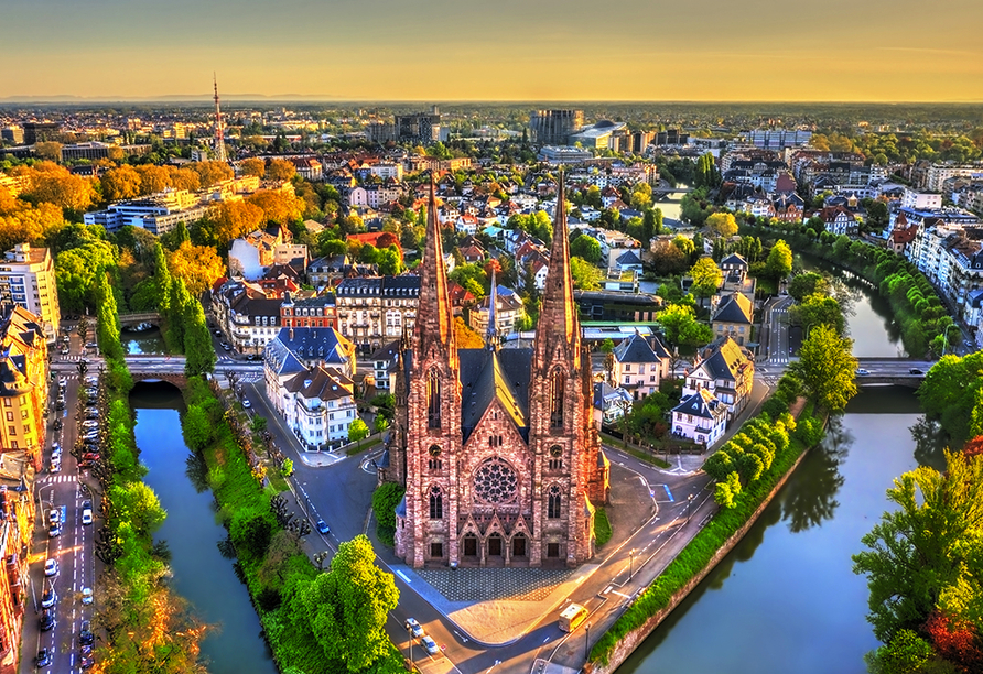 Besuchen Sie Straßburg mit der berühmten Paulskirche.