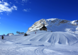 Die Landschaft rund um die Zugspitze bietet im Winter zahlreiche Pisten zum Skifahren.