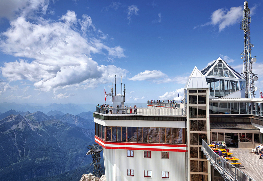 Ein Höhepunkt Ihrer Reise wird die Zugspitze sein – mit ca. 2.962 m der höchste Berg Deutschlands.