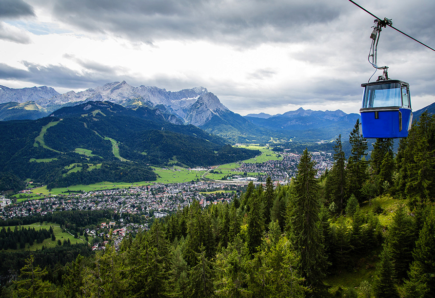 Mit der Seilbahn geht es von Wank aus ins Tal nach Garmisch hinab.