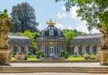 Unternehmen Sie einen Ausflug nach Bayreuth und entdecken Sie die schönsten Sehenswürdigkeiten, wie die Eremitage mit dem Alten und Neuen Schloss.