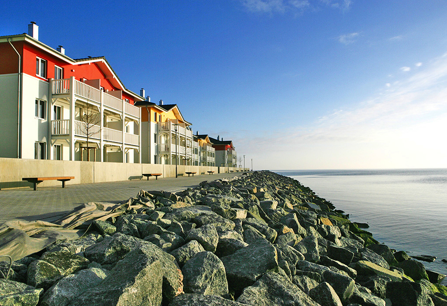 Das DORFHOTEL Boltenhagen begrüßt Sie direkt an der malerischen Ostsee.