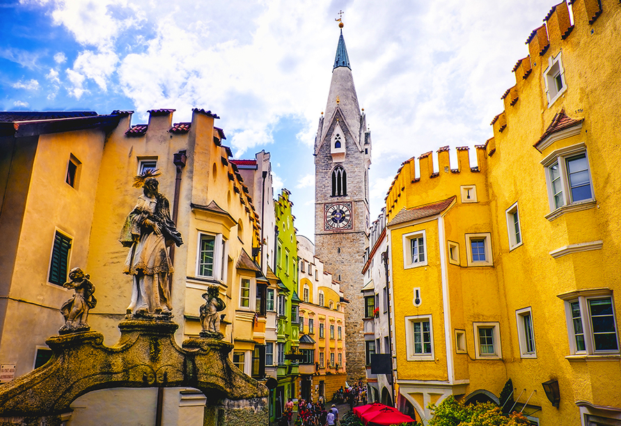 Spazieren Sie durch die malerische Altstadt von Bozen.