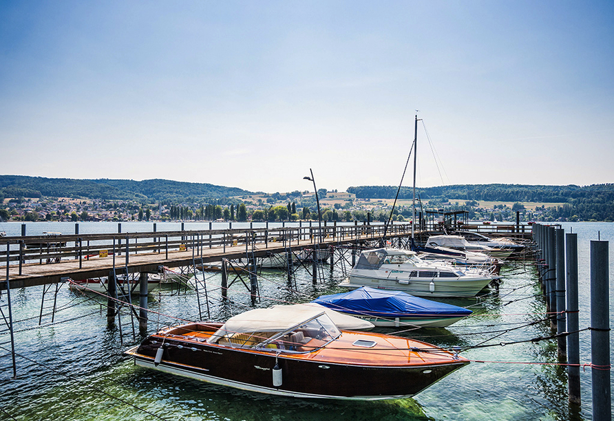 Der Außenbereich des Hotels Hoeri am Bodensee bietet malerische Plätze direkt am See.