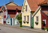 Spazieren Sie durch Kalmar mit dem verträumten Anblick der hölzernen Häuser.