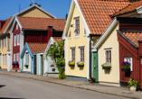 Spazieren Sie durch Kalmar mit dem verträumten Anblick der hölzernen Häuser.