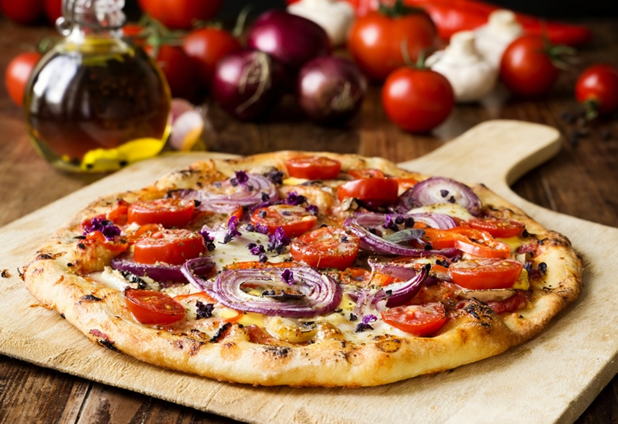 Schlemmen Sie sich durch die köstliche italienische Küche und genießen Sie frische Pizza, Pasta, Eis und vieles mehr.