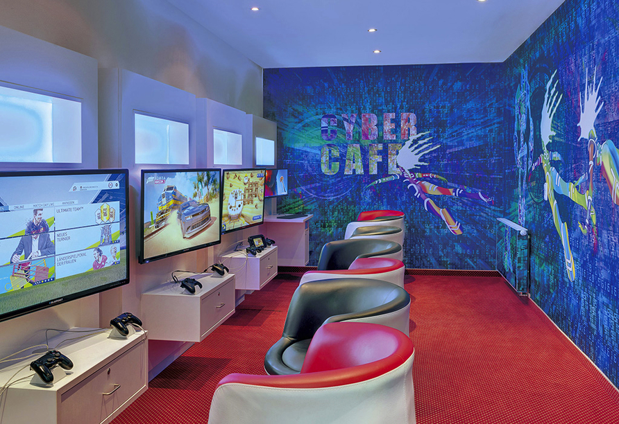 Cyber Room mit Spielekonsolen im Precise Resort Marina Wolfsbruch.