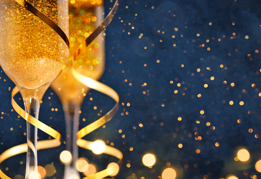 Stoßen Sie mit einem prickelnden Sekt auf das neue Jahr an.