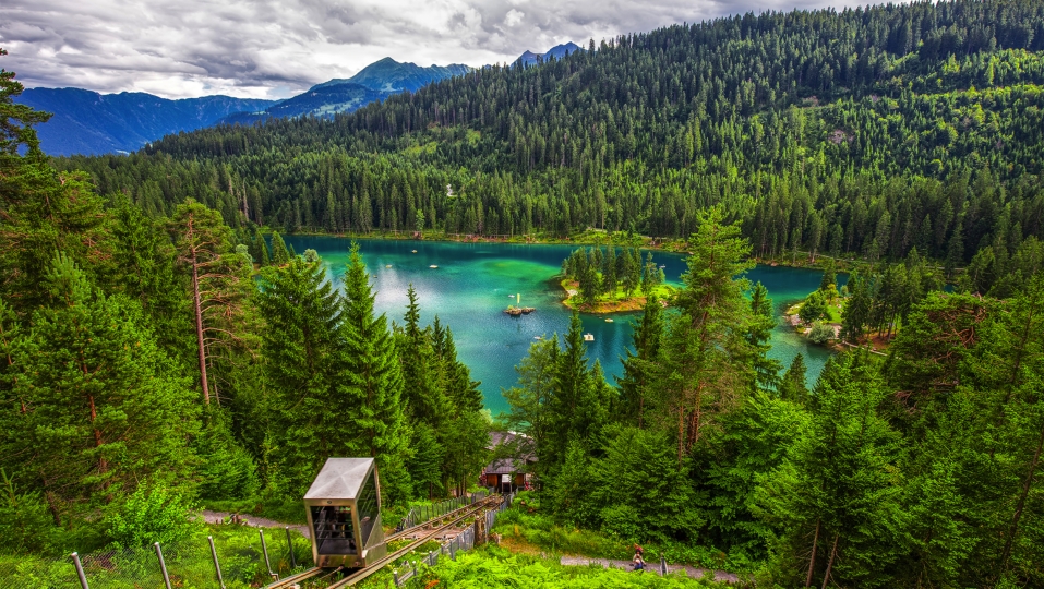 Lassen Sie sich vom Caumasee, der 