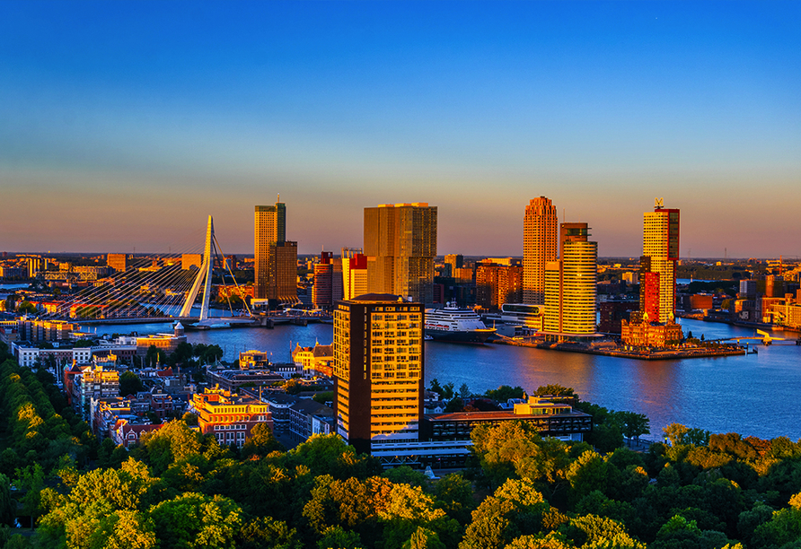 Die nahegelegene Hafenmetropole Rotterdam ist ein tolles Ausflugsziel.
