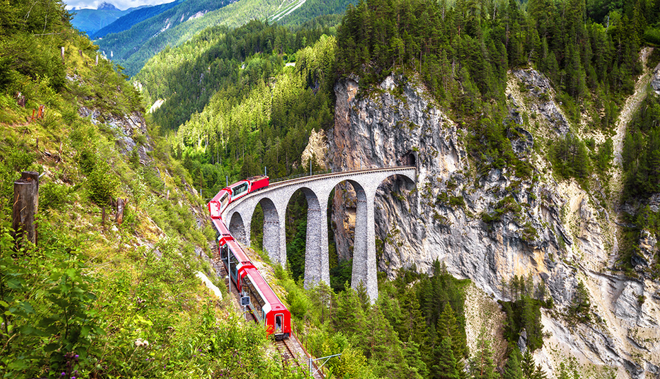 Eine Fahrt mit dem Bernina-Express ist ein wahres Erlebnis.