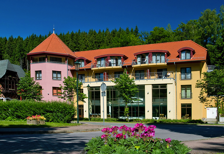 Das Hotel Habichtstein ist farbenfroh gestaltet.