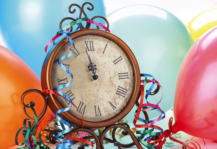 Die Uhr zählt die letzten Stunden bis zum Jahreswechsel – der Countdown läuft.