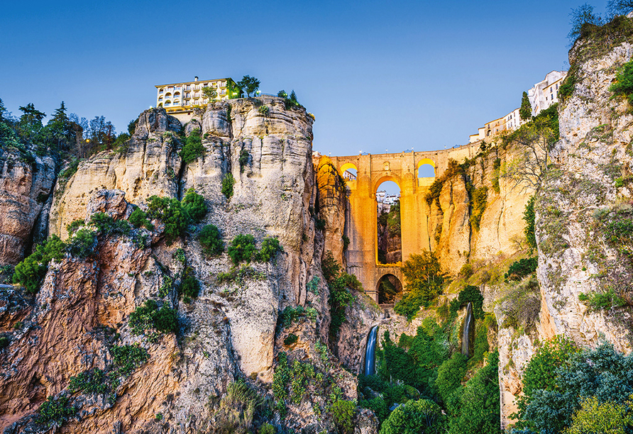 Die atemberaubende Brücke Puente Nuevo ist das Wahrzeichen von Ronda.