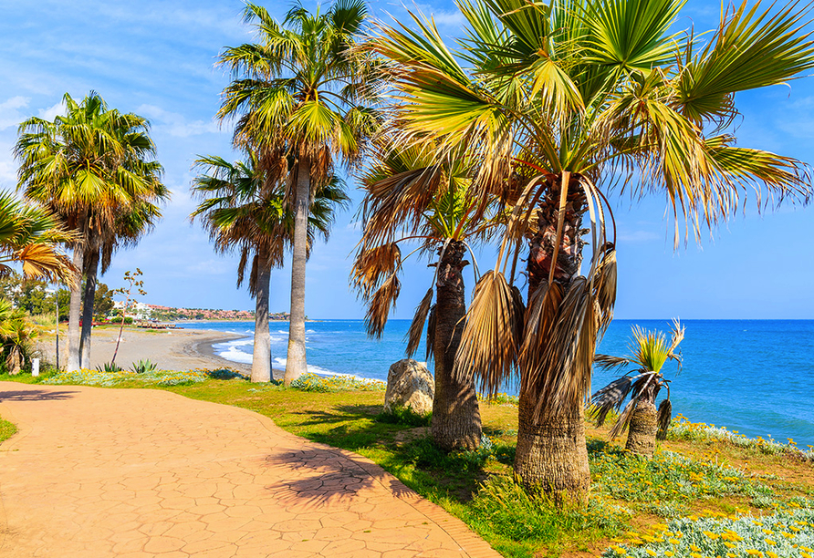 Flanieren Sie die endlos lange Costa del Sol entlang.