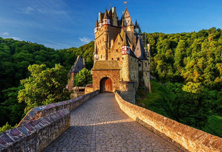 Die imposante Burg Eltz ist eine der schönsten Burgen Deutschlands!