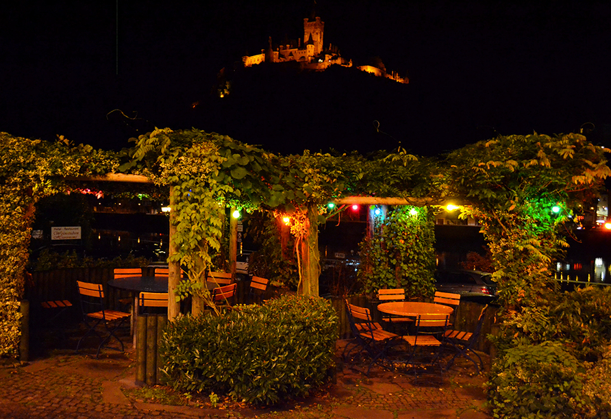 Von der Terrasse des Moselstern Hotel Brixiade & Triton haben Sie einen tollen Blick auf die Reichsburg von Cochem.