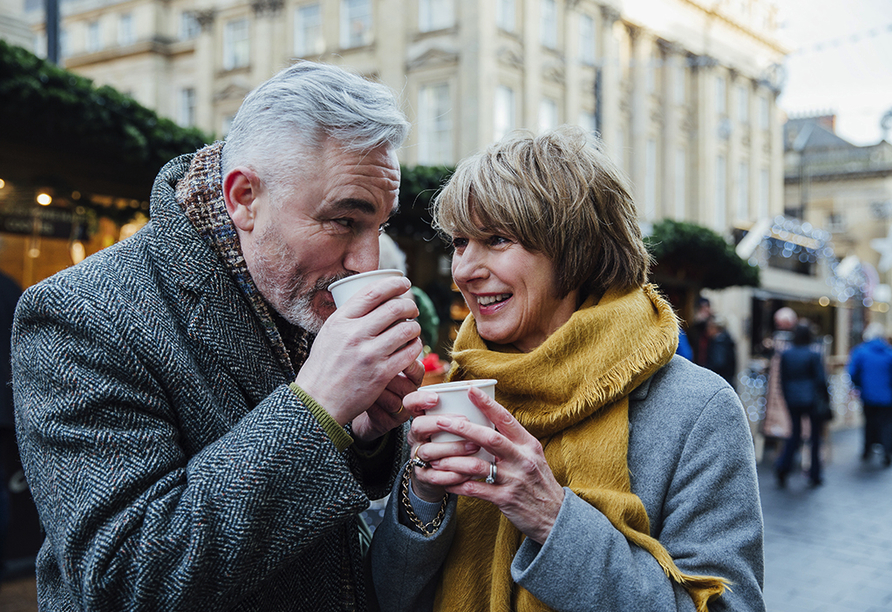 Genießen Sie einen leckeren Glühwein.