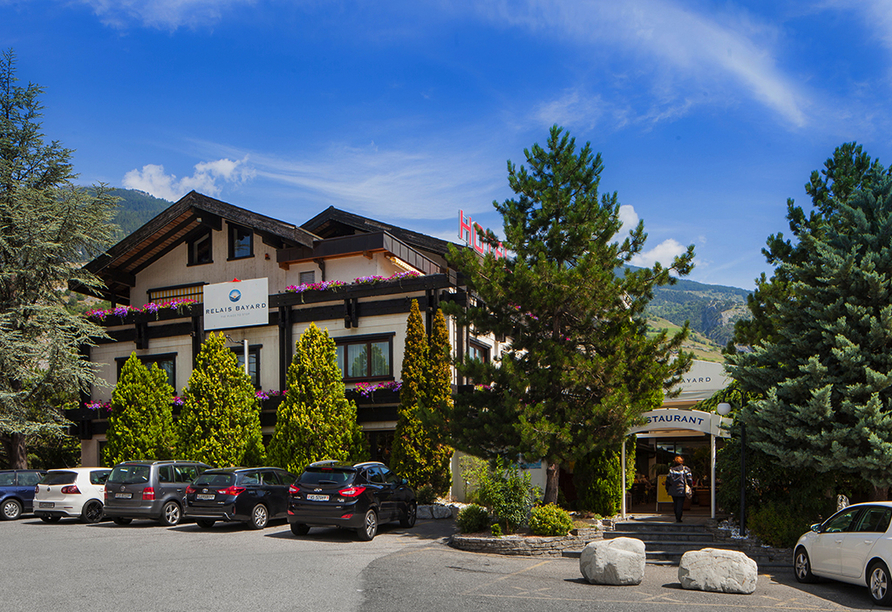 Außenansicht des Hotels Relais Bayard in Susten