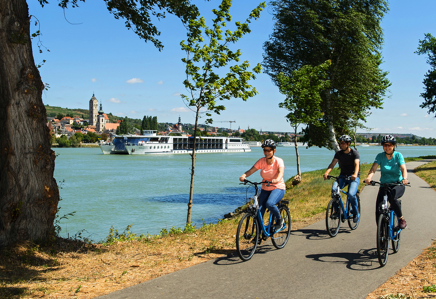 Erleben Sie die abwechslungsreiche Donaulandschaft bei traumhaften Fahrradtouren.