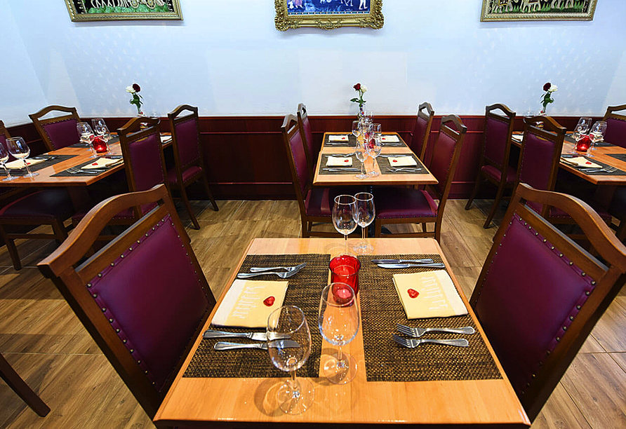 Lassen Sie sich im Restaurand Maharaja im Hotel Dufour mit indischen Spezialitäten verwöhnen.
