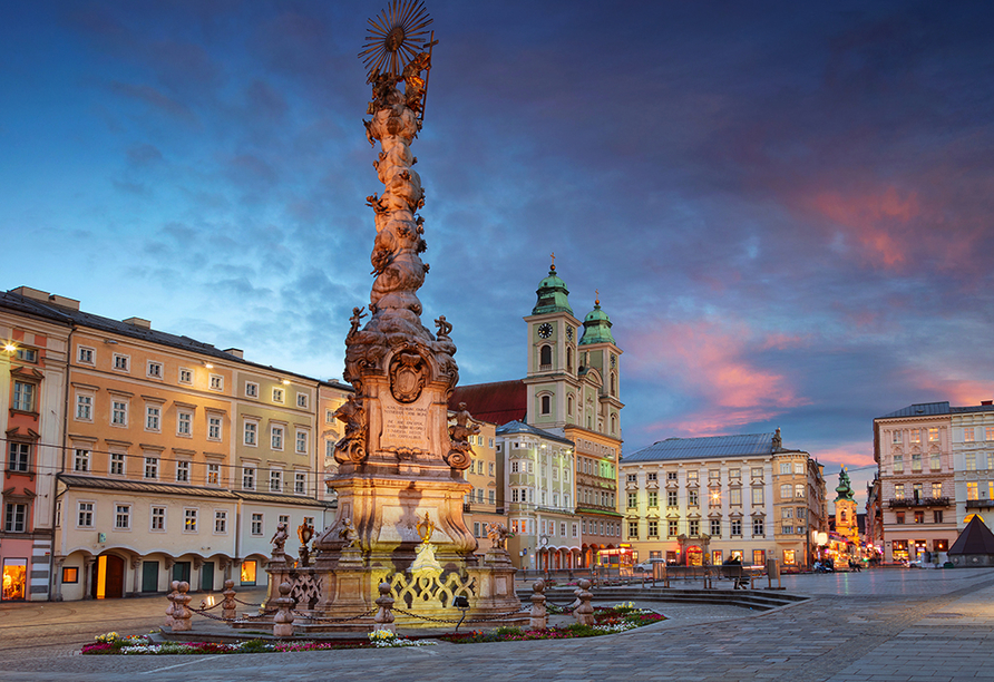 Bei einem Spaziergang durch die Linzer Altstadt lohnt sich ein kurzer Abstecher zum Hauptplatz.