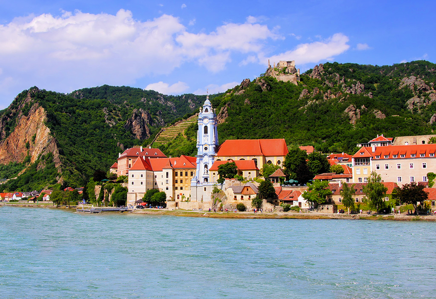 Schlendern Sie durch die Gassen der malerischen Stadt Dürnstein.