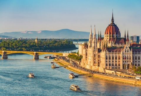 Lassen Sie sich von den wunderbaren Donau-Metropolen, wie zum Beispiel Budapest, verzaubern.