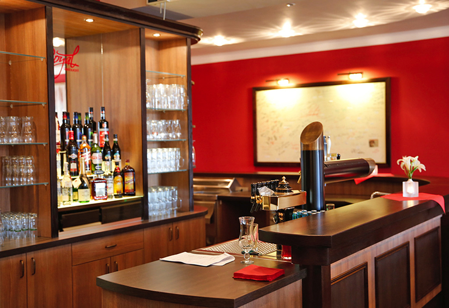 Genießen Sie leckere Drinks an der Hotelbar.