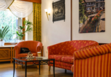 Nehmen Sie Platz in der einladenden Lobby des Ringhotels Pflug in Oberkirch.