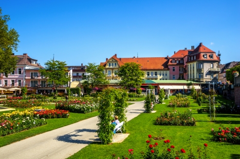 Im Rosengarten von Bad Kissingen können Sie ganze 150 Rosenarten bestaunen.