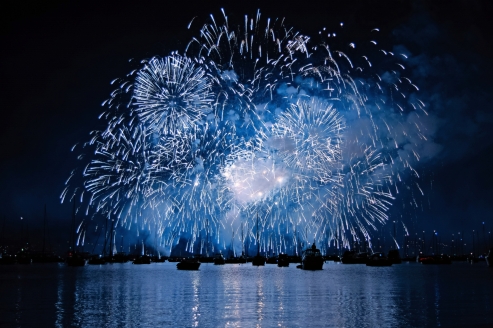 Mit dem Feuerwerk am Bodensee ins neue Jahr starten.