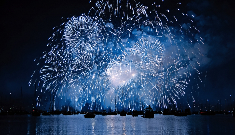 Mit dem Feuerwerk am Bodensee ins neue Jahr starten.
