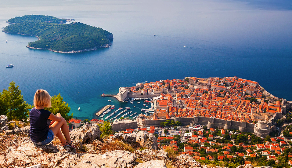 Entdecken Sie die schönsten Ecken Kroatiens, darunter die traumhafte Hafenstadt Dubrovnik.