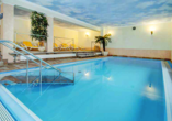 Das Hallenbad im PTI Hotel Eichwald lädt zum Erholen ein.