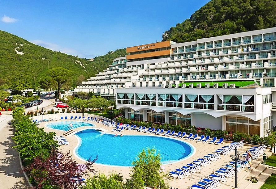 Herzlich willkommen im Hotelkomplex Maslinica Hotels & Resorts.
