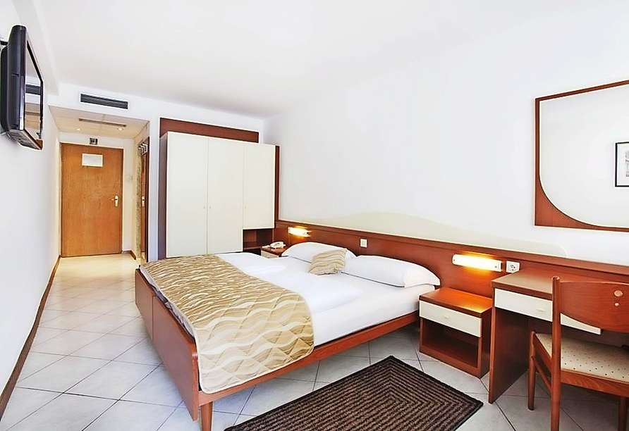 Zimmerbeispiel im Hotelkomplex Maslinica Hotels & Resorts