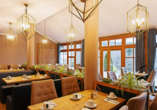 Im gemütlich eingerichteten Restaurant genießen Sie bayerische und böhmische Spezialitäten.