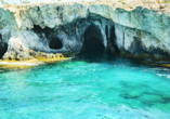 Traumhaft schöne Meereshöhlen befinden sich ganz in der Nähe von Ayia Napa.