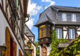 Rüdesheim begeistert mit hübschen Fachwerkhäusern.