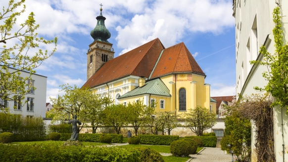 Die historische Stadtkirche in Mühldorf am Inn
