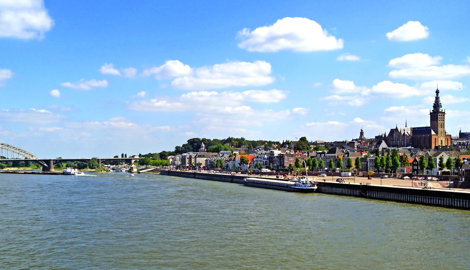 Freuen Sie sich auf das schöne Stadtpanorama von Nijmegen (dt.: Nimwegen). 