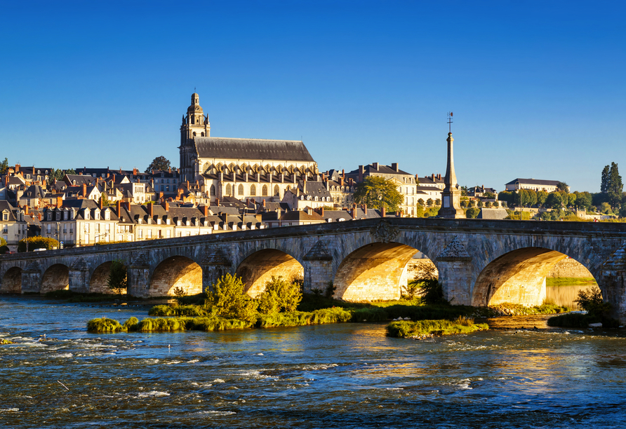 Malerisch liegt Blois an der Loire.